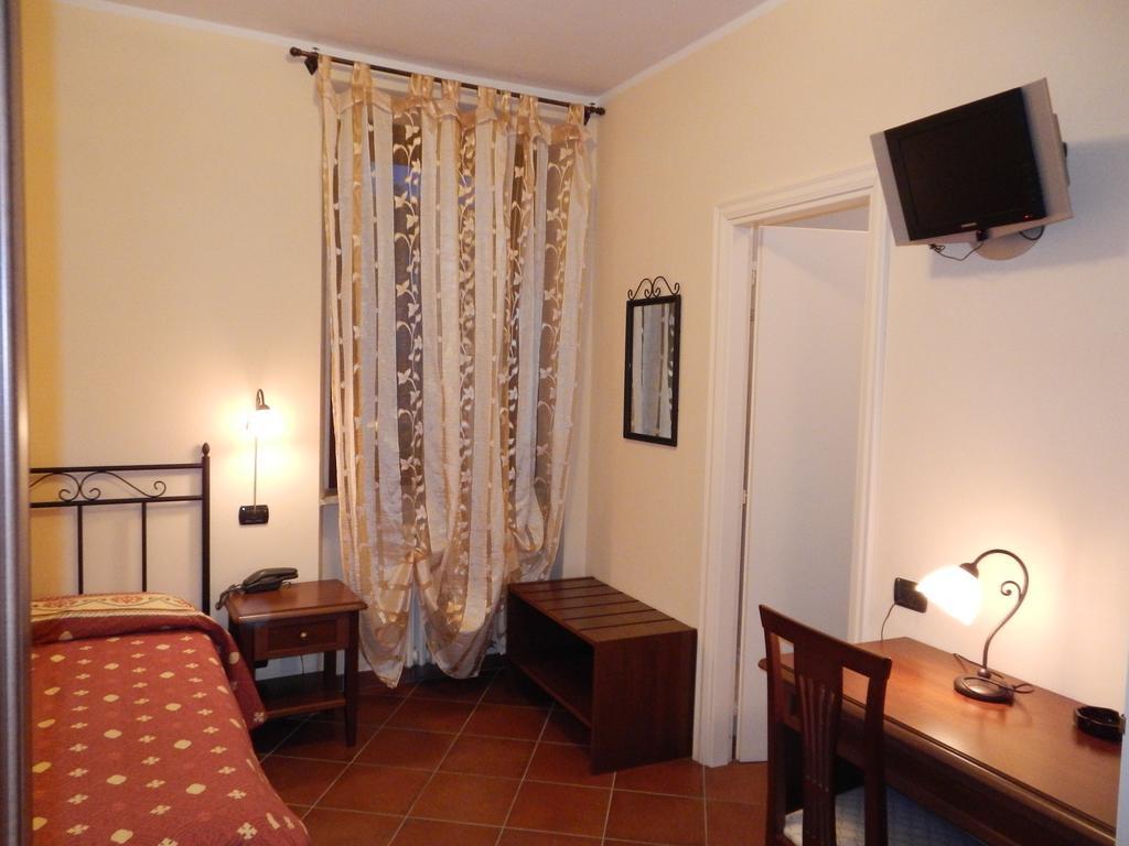 Risthotel Pizzeria Italia Godiasco Camera foto