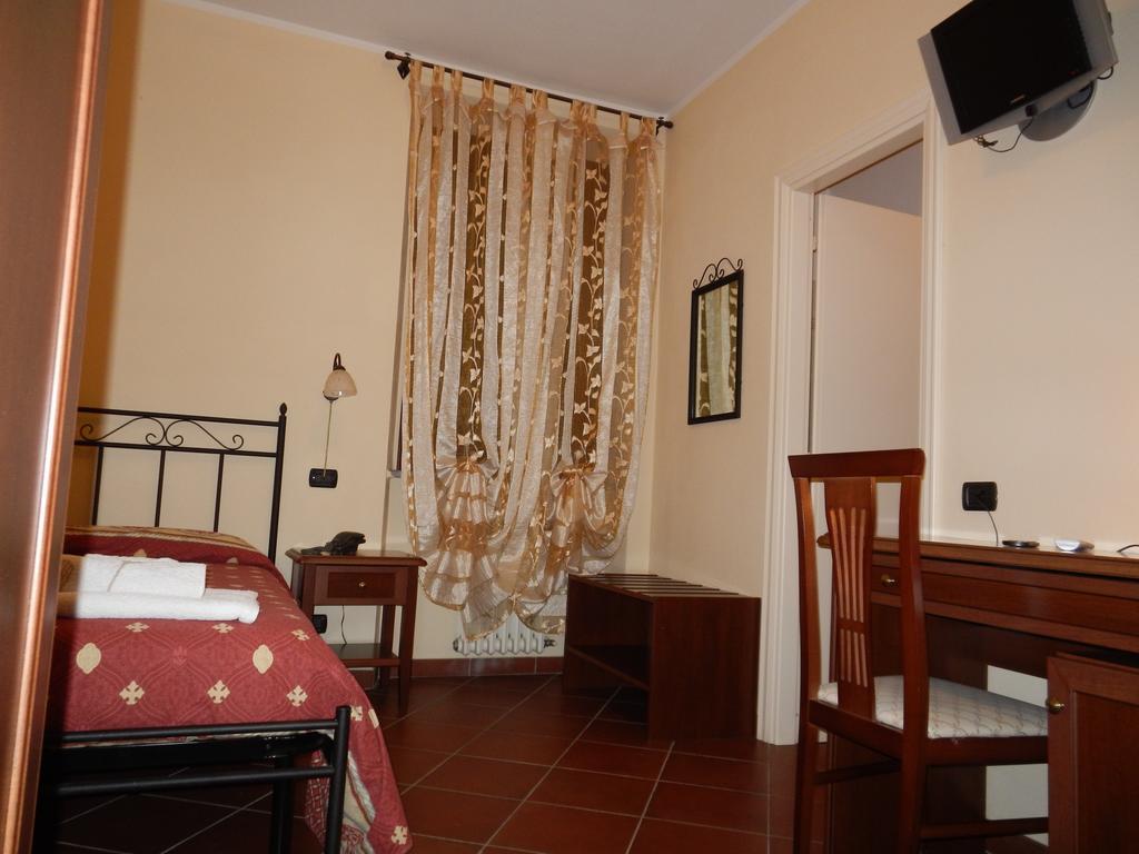 Risthotel Pizzeria Italia Godiasco Camera foto