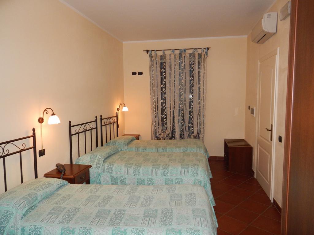 Risthotel Pizzeria Italia Godiasco Camera foto